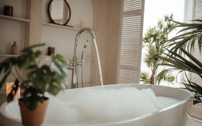 Solar Water Heating vs Traditional Water Heaters: What’s the Difference?