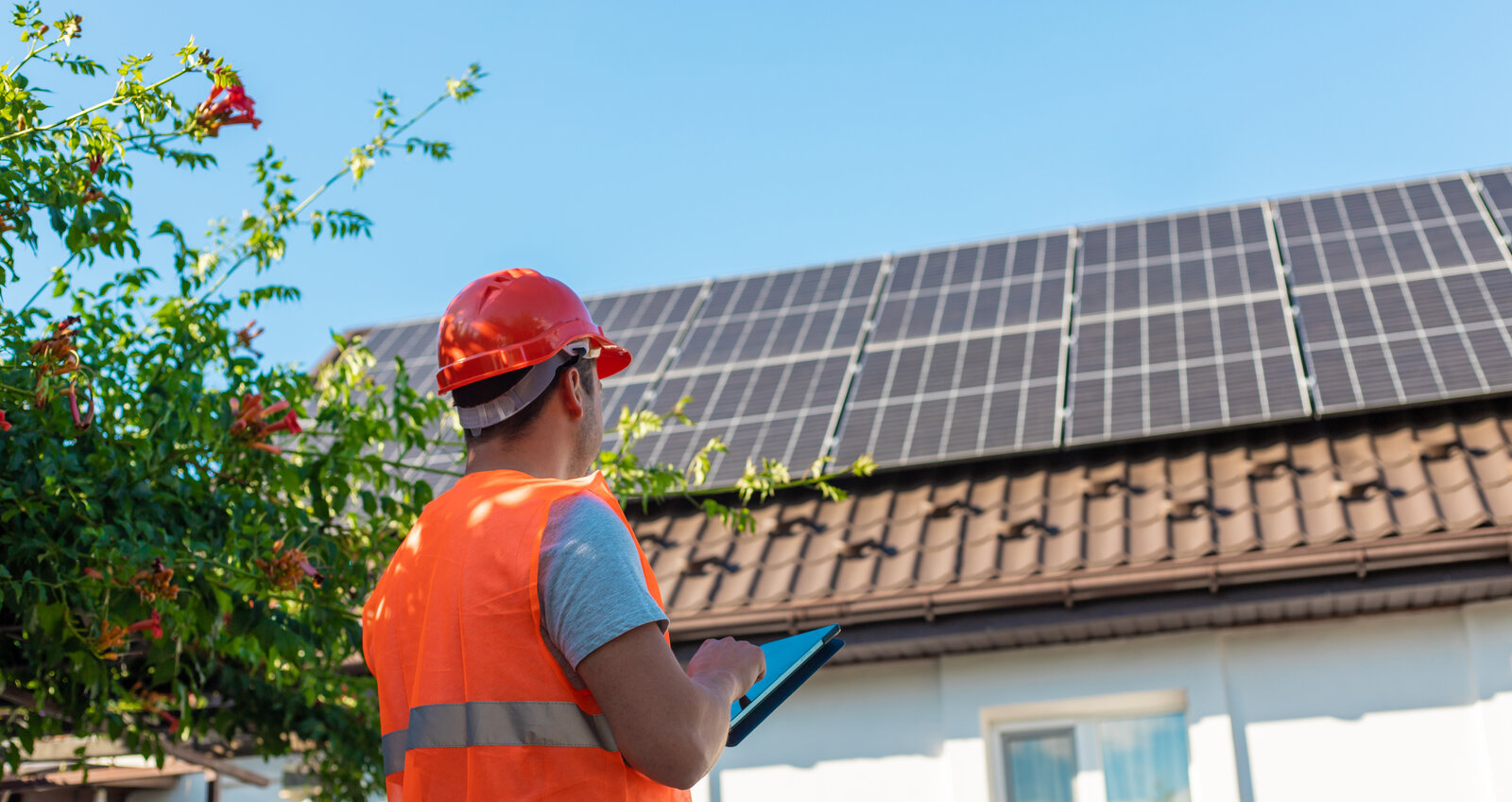 Engineer with Tablet Inspecting Solar Panels on Roof Solar Company Out of Business in Sacramento_ What Homeowners Should Do Next
